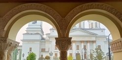 К 300-летию Екатеринбурга горожанам расскажут об уникальной истории Ново-Тихвинского монастыря и его некрополя.