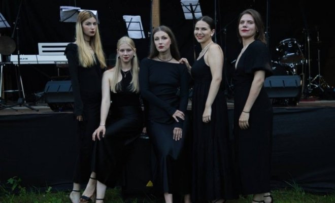 Девы Евы. История X