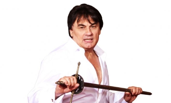 Александр Серов