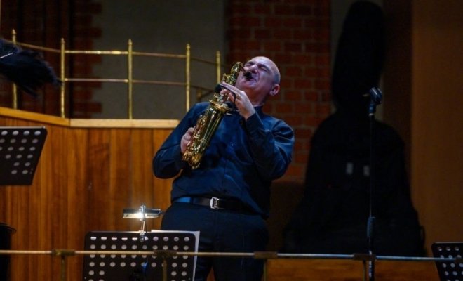 Под волшебный саксофон