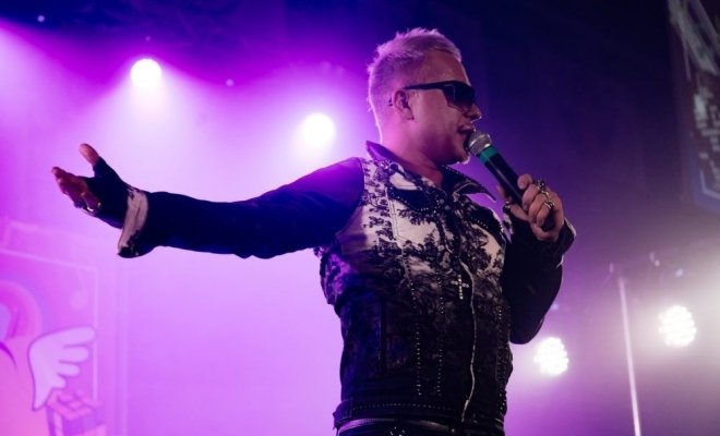 Золотые хиты 90-х и 2000-х