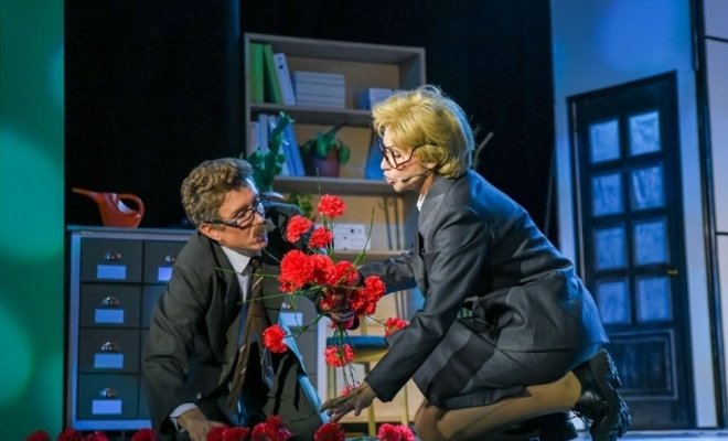 Служебный роман