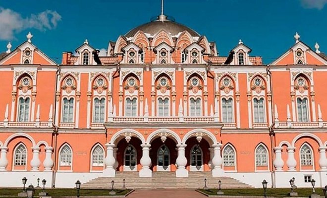 Звуки и свечи во Дворце. Романтический вечер с арфой и саксофоном