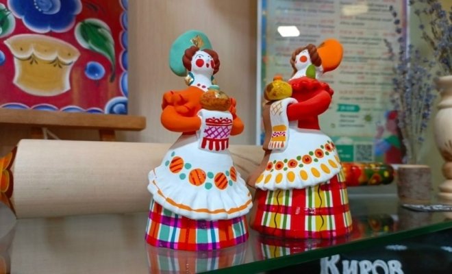 Роспись дымковской барыни