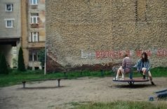 Девочки учатся бриться
