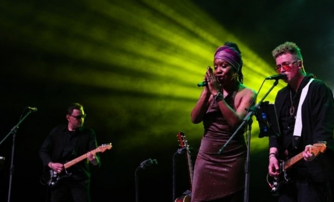 Pink Floyd Show & Durga McBroom