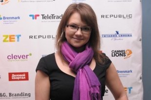 Юлия Алексеева, 26 лет, руководитель web-проекта «Абак-пресс» очки: Dolce&Gabbana – В будущем я вижу Екатеринбург технологичным городом. С высокими сияющими стеклянными башнями. Большим и, главное, чистым.