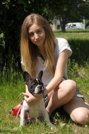 Александра Родионова, 21 год, студентка, французский бульдог Мик Джагер (Микки): – В апреле выпросила у бабушки: пес добрый, но буйный. Характерами мы не похожи.