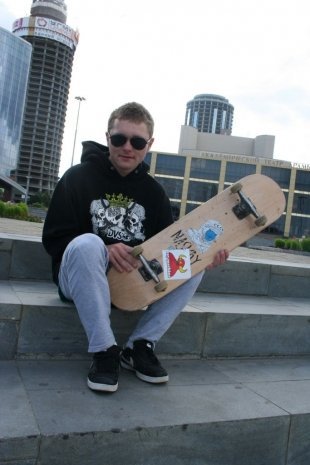 Семен Гаврилов, на скейтборде - Я буду работать и отдыхать. Собираюсь в Америку, попробовать покататься в их скейт-парках.