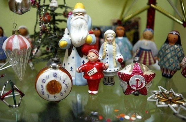 Новогодние игрушки, свечи и хлопушки: Казанский Кремль рассказывает новогодние истории