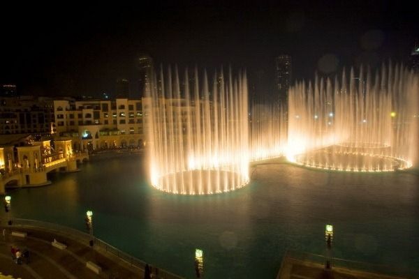 Поющий фонтан на площади Революции откроется в День Города