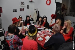 Гадание на кофейной гуще в кофейне CheeseCake, организованное Женским клубом Ольги Рябых.