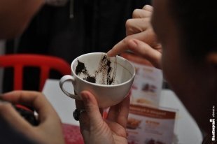 Гадание на кофейной гуще в кофейне CheeseCake, организованное Женским клубом Ольги Рябых.
