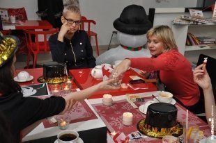 Гадание на кофейной гуще в кофейне CheeseCake, организованное Женским клубом Ольги Рябых.