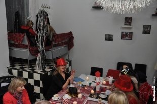 Гадание на кофейной гуще в кофейне CheeseCake, организованное Женским клубом Ольги Рябых.