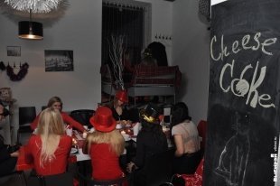Гадание на кофейной гуще в кофейне CheeseCake, организованное Женским клубом Ольги Рябых.