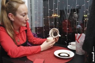 Гадание на кофейной гуще в кофейне CheeseCake, организованное Женским клубом Ольги Рябых.