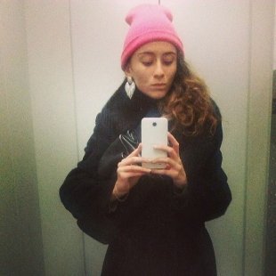 Мари Покровская, 22 года, модный блогер, студентка: – История проста: я в лифте еду на первый этаж своего дома. Вообще, мой телефон полон таких фото, ибо больше никто не соглашается меня фотографировать.