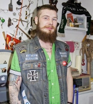 Николай, 27 лет, байкер, электромонтер, строитель : «Фидель Кастро. Крутой чувак с бородой и добился много всего».