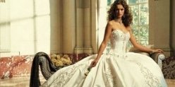 В музее моды РБИУ открылась выставка старинных свадебных платьев