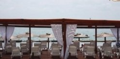 Место под солнцем: Пляжные террасы с платным сервисом 