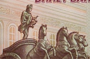 На сторублевой купюре обнаружили нарушение закона о защите детей
