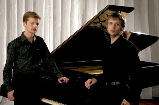 Фортепианный дуэт Дмитрий Смирнов и Артур Никулин