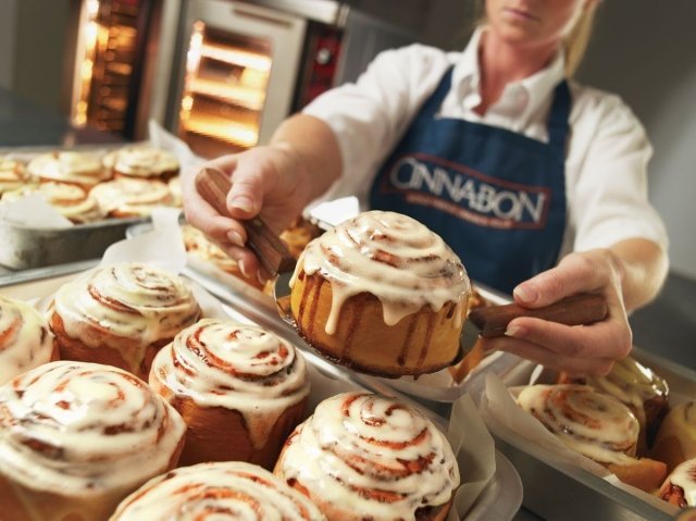  В «Южном» закрылась булочная Cinnabon.