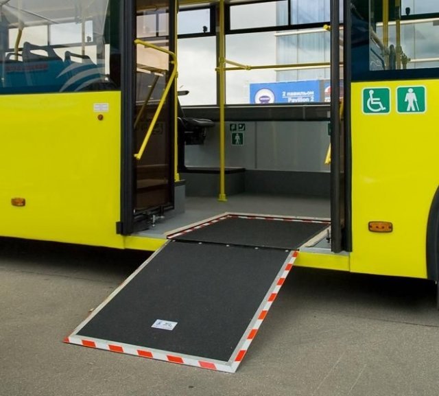 В столице 262 автобуса адаптировали для инвалидов-колясочников