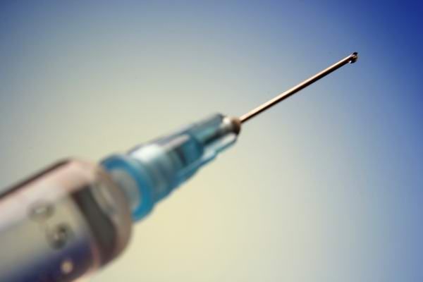 В поликлиниках города начали делать прививки от гриппа.