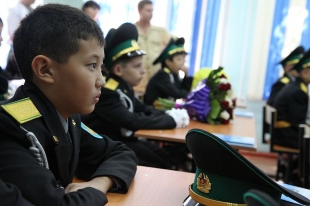 В школах Астаны для ребят откроют 3 новых кадетских класса 