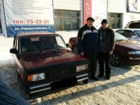 Омск подарил деду машину взамен сожженой