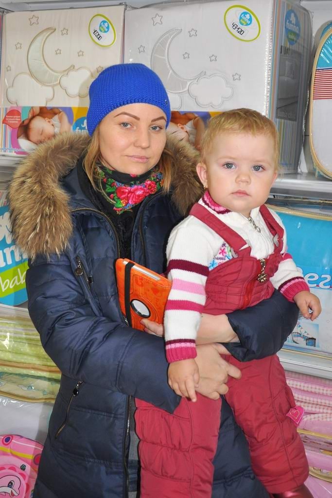 Ольга, 30 лет, домохозяйка Ребенок: дочь В детстве просила у родителей германскую куклу, доча хочет игрушку, а  старший сын телефон покруче.