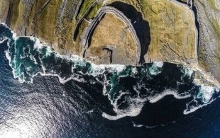 Видео дня: пейзажи Ирландии сняли с беспилотника