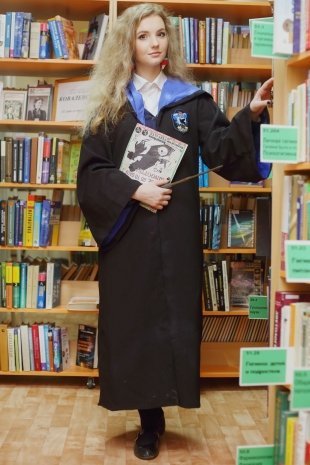 Полумна Лавгуд, 22 года, будущий организатор праздников. Животное: Хедвиг и нарглы. «Мне нравится Хедвиг, сова Гарри Поттера. И нарглы — это мозгошмыги, которые есть у каждого в голове».
