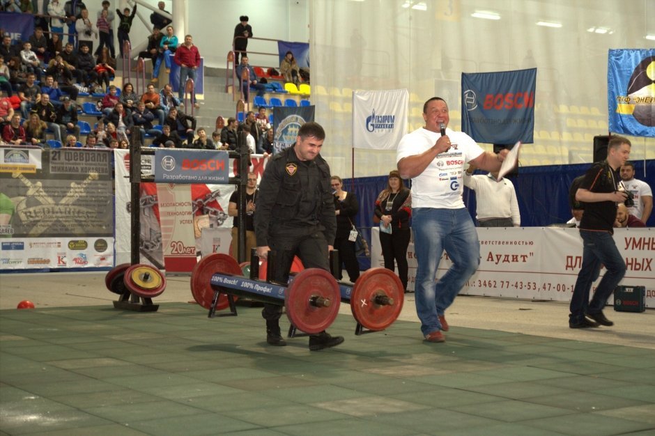 В Сургуте состоялся Командный турнир по силовому экстриму, ведущим которого был Михаил Кокляев
