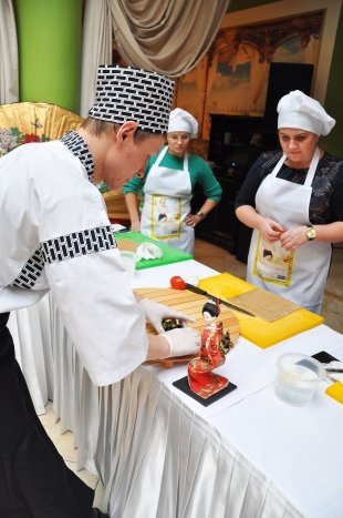 "Крутые домохозяйки" знакомились с японской кухней 