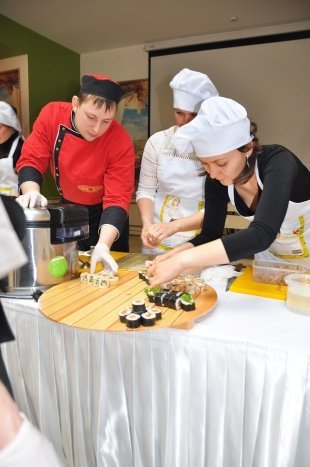 "Крутые домохозяйки" знакомились с японской кухней 