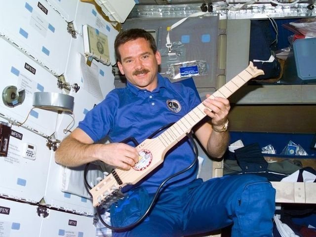 Астронавт выпустит песни, записанные в космосе