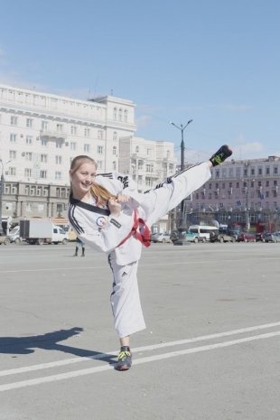 Лариса, 14 лет, танцует, поет, рисует. Город: Рязань. «Единственный город, который мне сильно понравился в России, — Рязань. У нас там был чемпионат среди кадетов. Много достопримечательностей и красивых мест, жители очень тепло относятся к гостям».