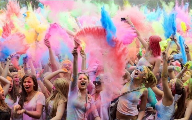 В мае жители города раскрасят друг друга яркими красками
