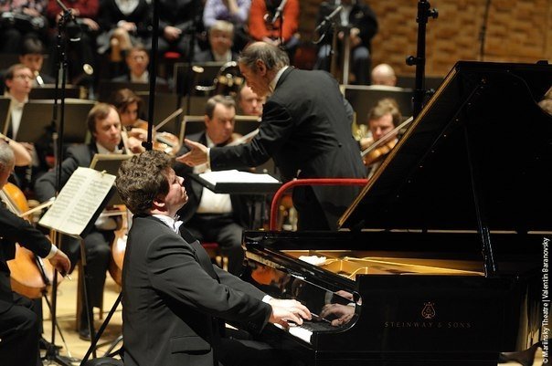 В Сургутской филармонии состоится онлайн-трансляция всех фортепианных концертов П. И. Чайковского