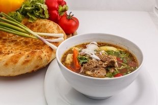 У «Уральских пельменей» открывается летний восточный ресторан