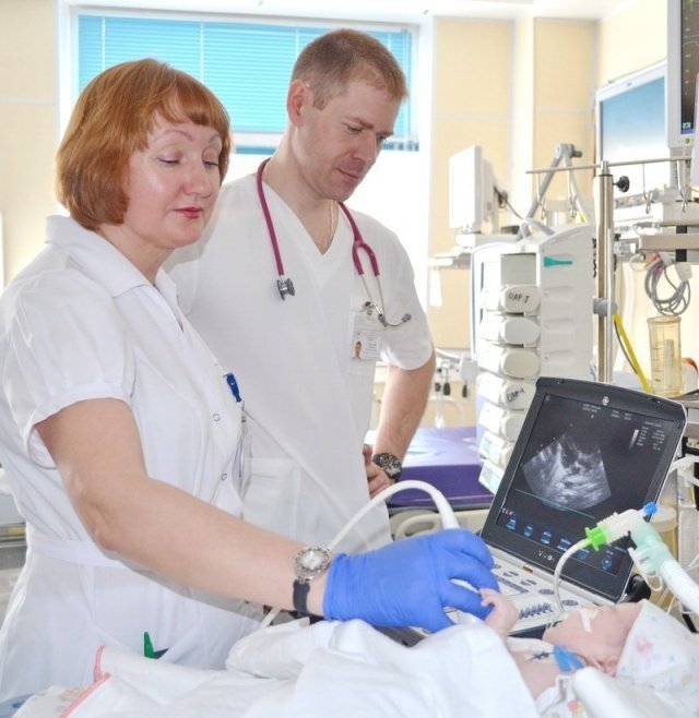 Сургутские врачи спасли жизнь новорожденному малышу