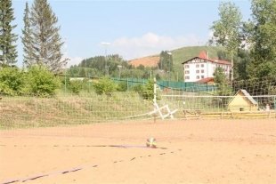 Метать и загорать: 5 песочных площадок для пляжного волейбола