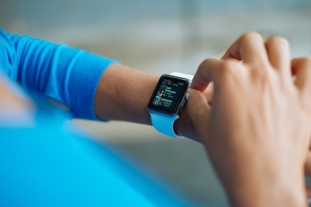 Официально объявлена дата старта продаж Apple Watch в России