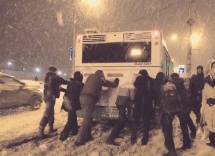 Первый снегопад в Челябинске: репортаж из соцсетей