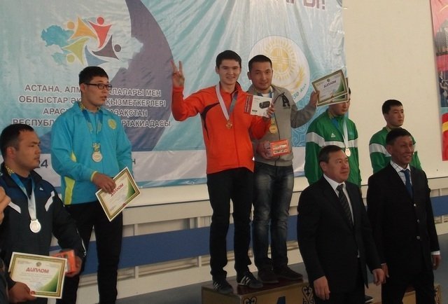 Карагандинские чиновники стали лучшими гиревиками Казахстана
