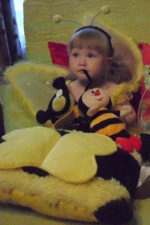 Пчёлка Маруся с любимыми игрушками