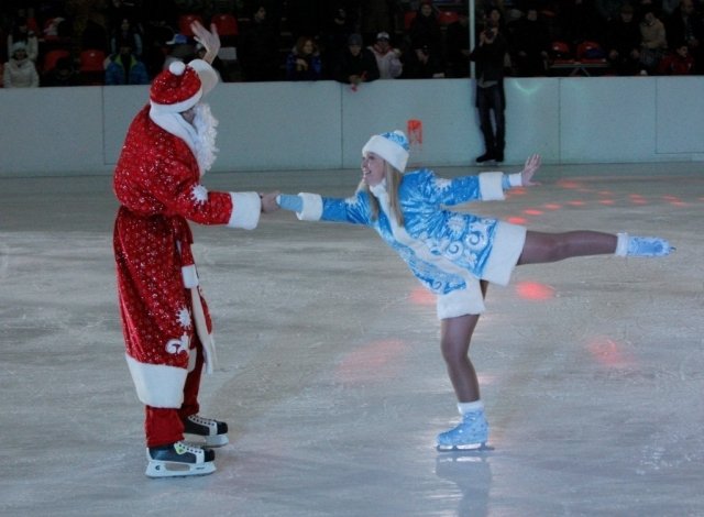 С 18 по 30 декабря ледовый дворец "Алау" приглашает на детские утренники на коньках! 